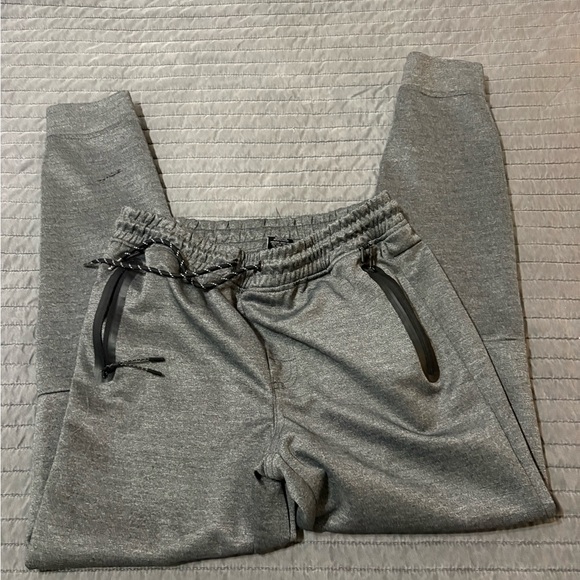 Men's Heather Gray Joggers with Elastic Waistband - Picture 4 of 4